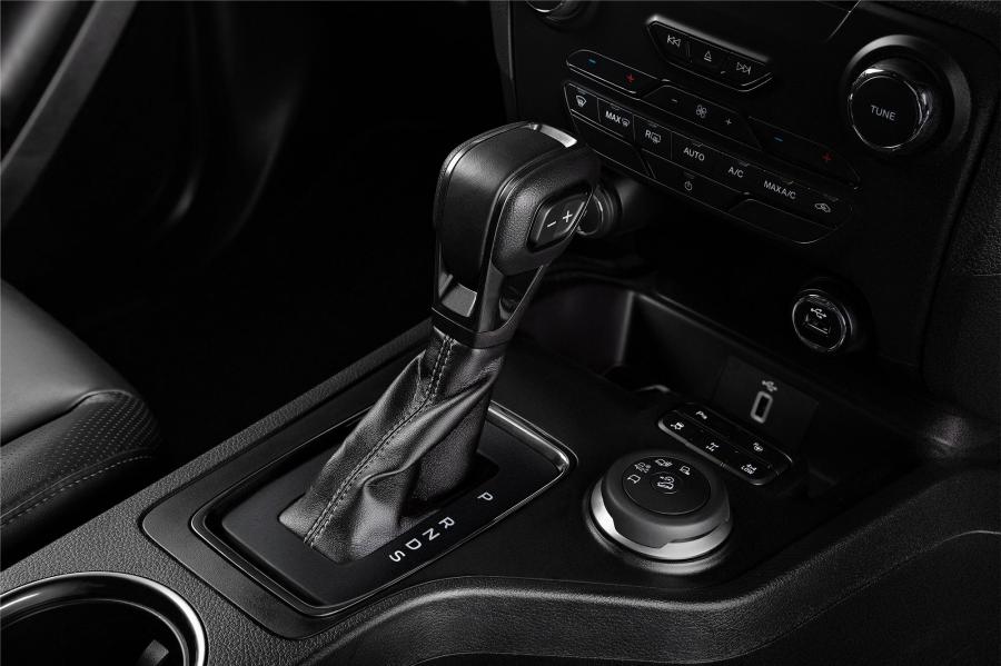 Детали интерьера Ford Everest Titanium 2018 года  (AU) (фото 15 из 23)